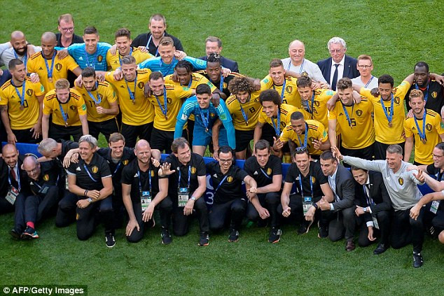Các thành viên đội tuyển Bỉ nhận HCĐ World Cup 2018.