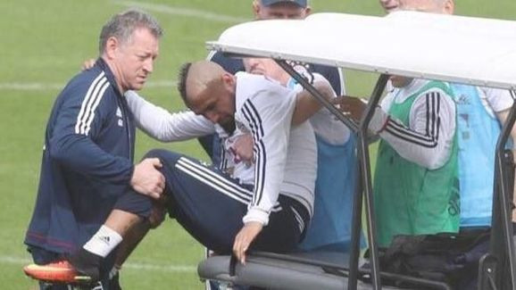 Vidal dính chấn thương khá nặng trong lúc tập luyện.