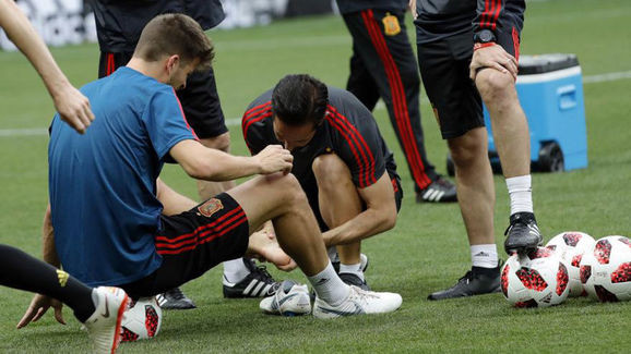 Gerard Pique chấn thương trong buổi tập gần nhất.