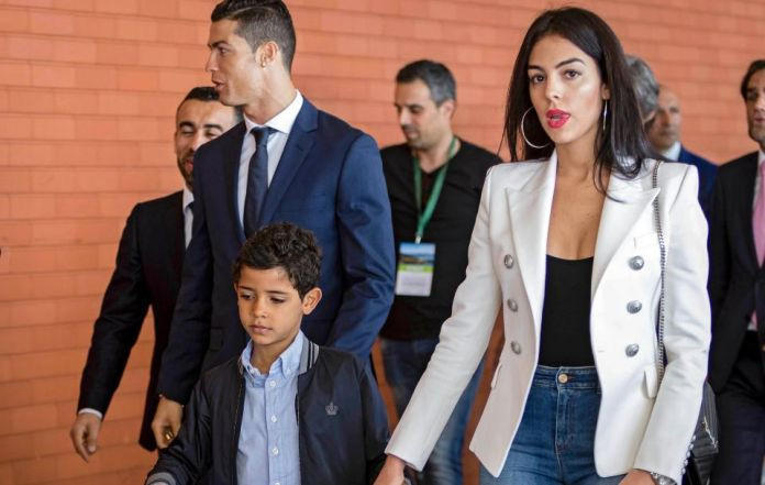 Cristiano Ronaldo và bạn gái Georgina Rodriguez.