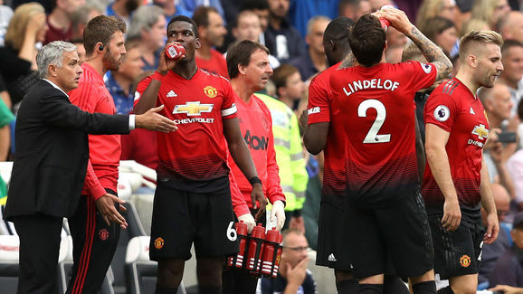 HLV Jose Mourinho đối mặt tương lai u ám ở M.U.