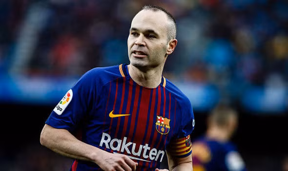 Andres Iniesta trên đường gia nhập làng bóng đá Trung Quốc.