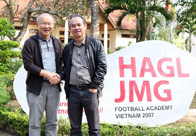 HLV Park Hang-seo lên tận Gia Lai để cám ơn bầu Đức.