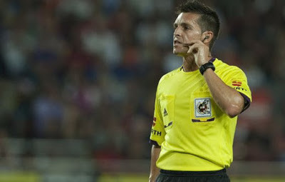 Trọng tài Carlos Del Cerro Grande thường mang lại may mắn cho Barcelona.