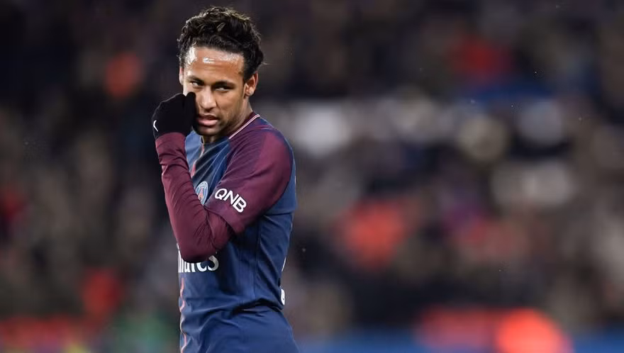 Không có chuyện Neymar sở hữu điều khoản được phép rời PSG.