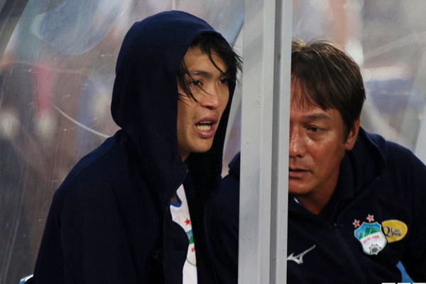 Bầu Đức muốn Tuấn Anh được điều trị chấn thương trong điều kiện tốt nhất.