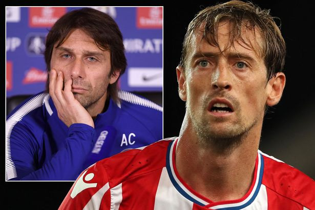 HLV Conte buộc phải xem kế hoạch chiêu mộ Peter Crouch.
