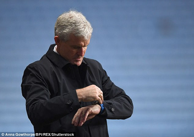 HLV Mark Hughes đã bị Stoke City sa thải.