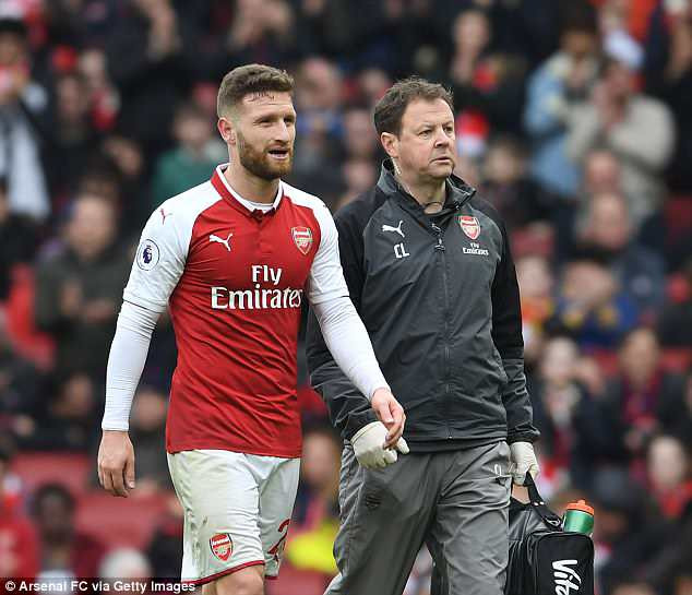 Bác sĩ Colin Lewin là người đã có nhiều năm làm việc tại Arsenal.