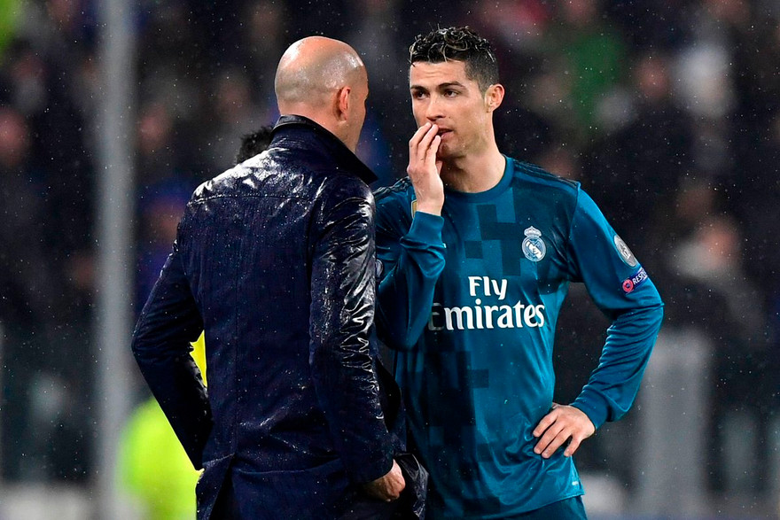 HLV Zidane tấm tắc khen màn trình diễn của Ronaldo.