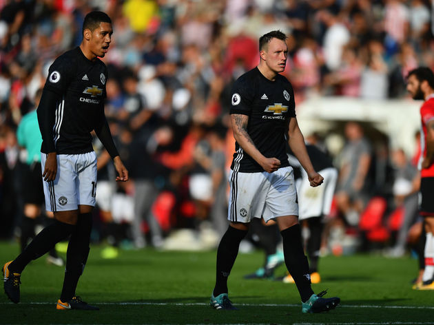 Jones và Chris Smalling sẽ đá cặp trung vệ ở chung kết FA Cup.