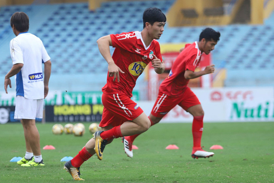 Công Phượng và đồng đội tập kín khi đến Hàng Đẫy.