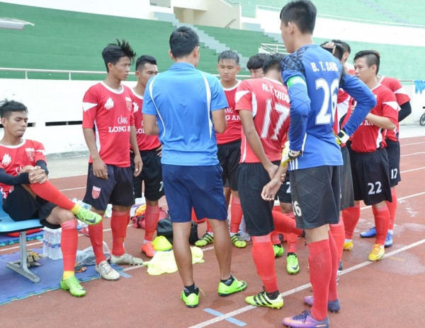 CLB Long An trước nguy cơ giải tán vì chưa có tài trợ.