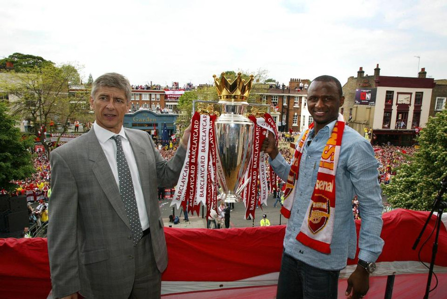 Patrick Vieira trước cơ hội thay thế HLV Arsene Wenger dẫn dắt Arsenal.