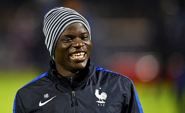 Chelsea sẵn sàng "trói chân" Kante bằng mức lương 290.000 bảng/tuần.