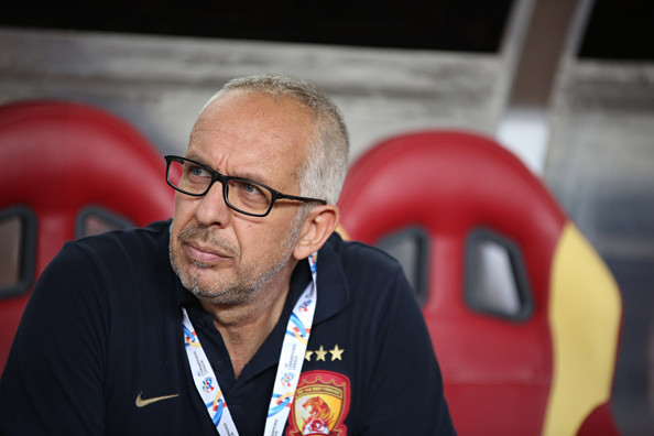 HLV Massimiliano Maddaloni của U23 Trung Quốc.