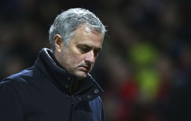 HLV Mourinho tiếp tục gây thất vọng cùng M.U.