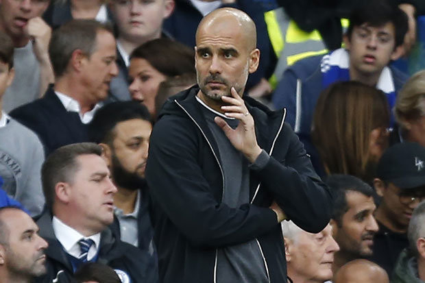 HLV Pep Guardiola thất vọng khi Man City thua ngược M.U.