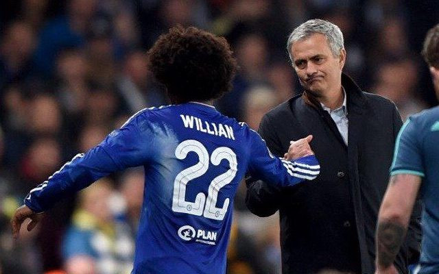 HLV Mourinho chèo kéo Willian.