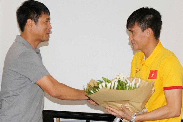 HLV Hữu Thắng không muốn bàn luận nhiều về cuối tự truyện của Lê Công Vinh.