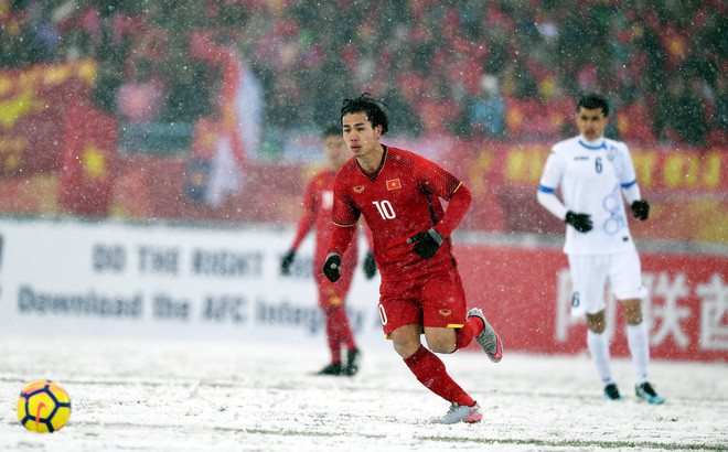 Công Phượng xin tiêm thuốc giảm đau đá chung kết U23 châu Á 2018.