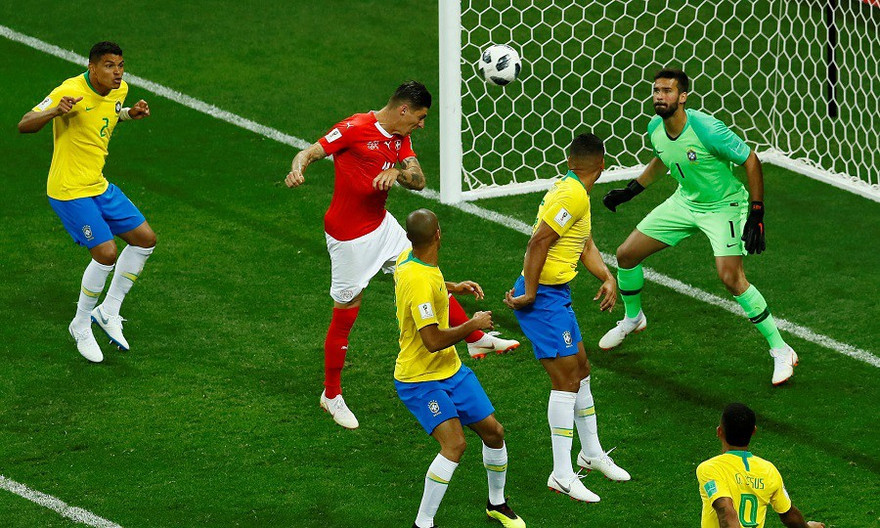 Người Brazil cho rằng Steven Zuber đã phạm lỗi với Miranda trước khi bật cao đánh đầu ghi bàn.