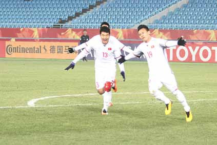 Quang Hải lập cú đúp. Ảnh: Vnexpress