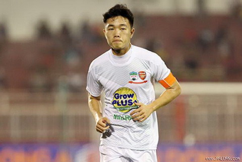 Xuân Trường trở lại HAGL và đeo băng thủ quân.