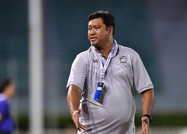 HLV Worrawoot Srimaka của Olympic Thái Lan.
