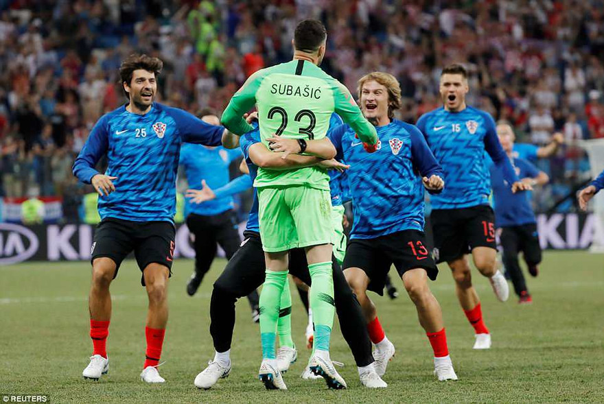 Thủ môn Croatia cản phá thành công 3 cú sút penalty, giúp đội nhà giành vé vào tứ kết.