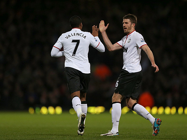 Valencia và Carrick đã bình phục chấn thương.