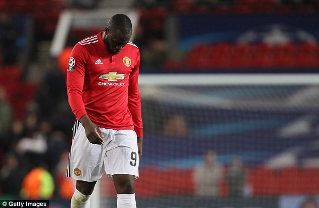 Romeu Lukaku thất vọng khi M.U bị loại khỏi Champions League.