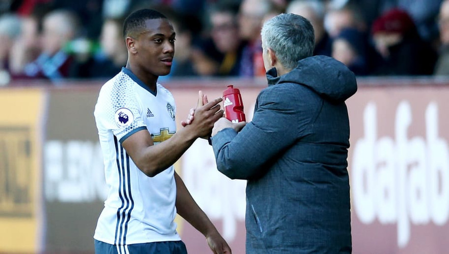 HLV Mourinho đồng ý để Martial ra đi trong hè 2018.