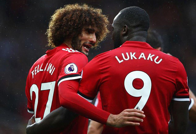 Romelu Lukaku và Marouane Fellaini đã sẵn sàng ra sân.
