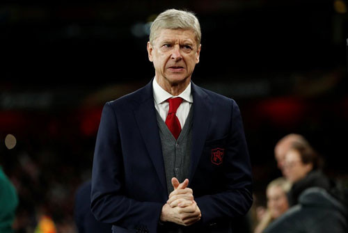 HLV Wenger bất ngờ thông báo chia tay Arsenal.