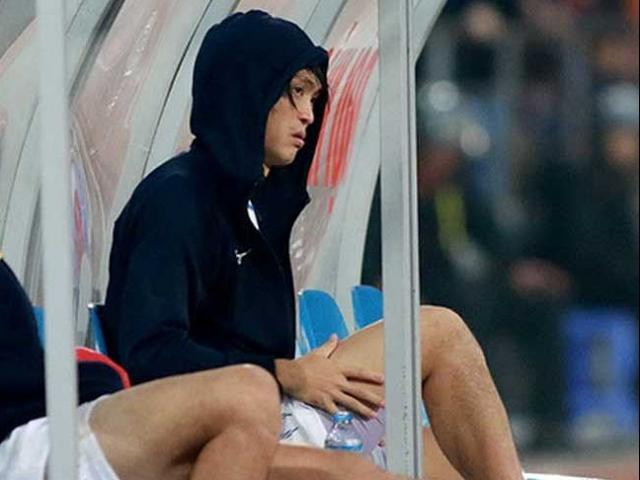 Tuấn Anh sang Hàn Quốc điều trị chấn thương.