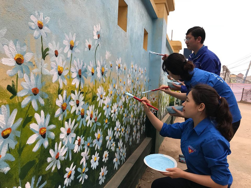 Con đường bích hoa là một trong những hoạt động ý nghĩa của tuổi trẻ Thủ đô nhằm xây dựng văn minh đô thị