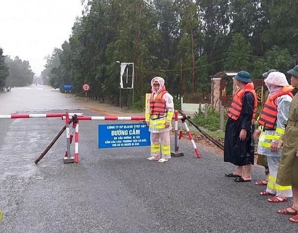 Đường bộ quyết định cấm các tuyến đường khu vực bão đi qua. Ảnh minh hoạ.