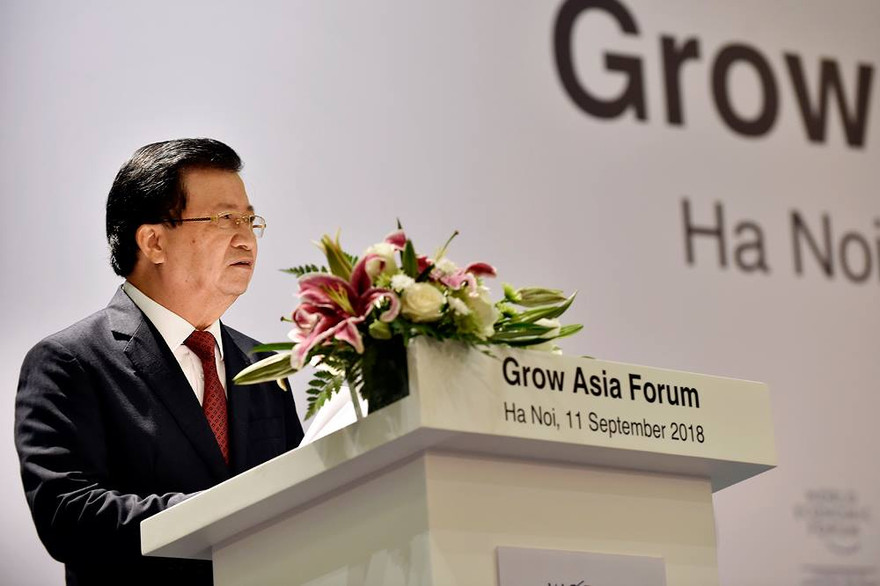 Phó Thủ tướng Trịnh Đình Dũng phát biểu khai mạc diễn đàn Tăng trưởng châu Á. Ảnh: Quang Phúc. 