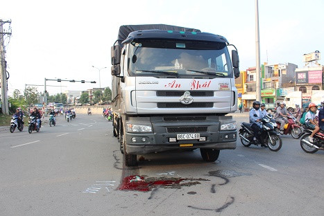 Tai nạn kinh hoàng tại nút giao thông 3 tầng, một phụ nữ chết thảm