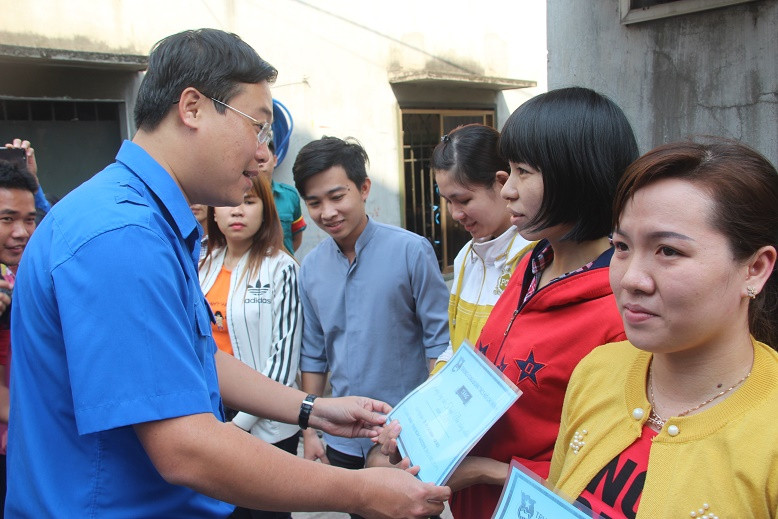 Bí thư thứ nhất Trung ương Đoàn 'vui tết cùng công nhân' Đồng Nai