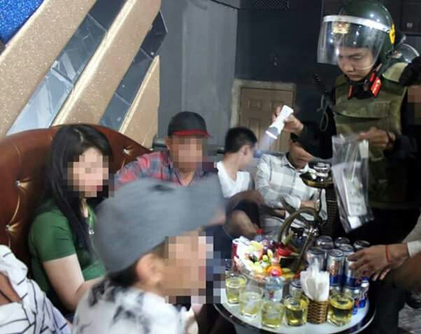 Lực lượng chức năng kiểm tra quá bar trá hình H5 phát hiện nhiều đối tượng sử dụng ma túy