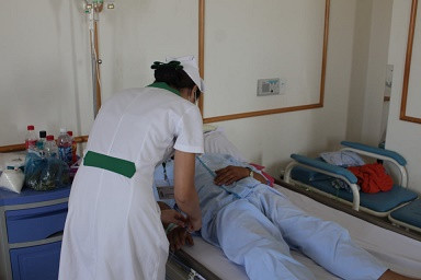 Người đàn ông 'gãy súng' vì 'quan hệ' sai tư thế 