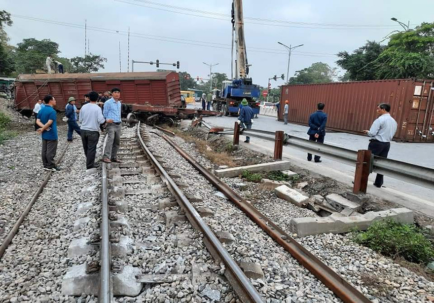 Hiện trường vụ tàu hàng trật bánh, lật toa xảy ra tháng 11/2020. Ảnh minh họa.