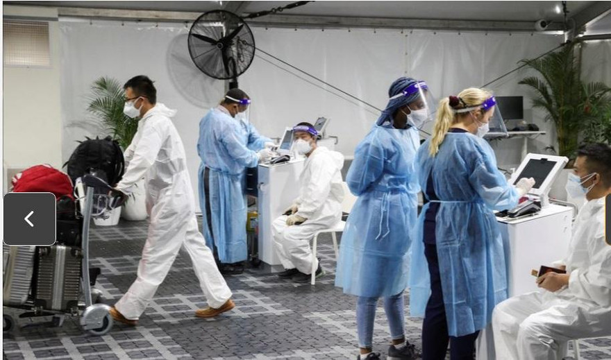 Khách du lịch được xét nghiệm COVID-19 ngay tại sân bay Sydney của Úc trước khi khởi hành.