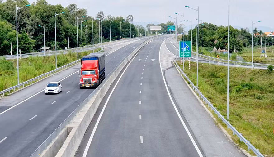 Bộ GTVT đề xuất tất cả đường cao tốc đều thu phí và không quy định mức phí tối đa. Ảnh minh hoạ.