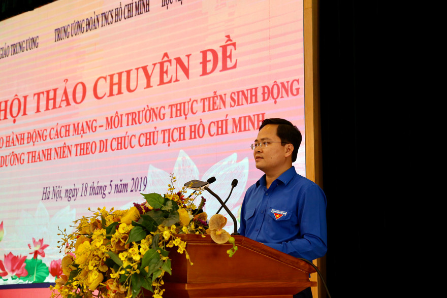 Bí thư thường trực T.Ư Đoàn Nguyễn Anh Tuấn phát biểu tại Hội thảo chuyên đề: “Phong trào hành động cách mạng – Môi trường thực tiễn sinh động để đào tạo, bồi dưỡng thanh niên theo Di chúc Chủ tịch Hồ Chí Minh”