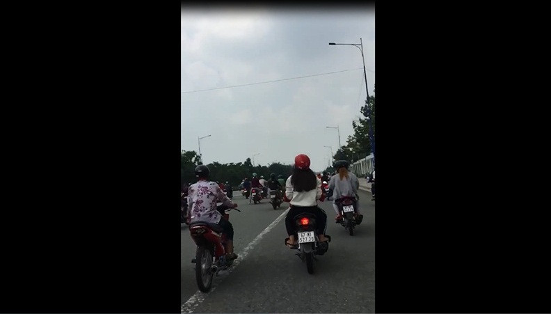 Hàng trăm thanh niên tụ tập đua xe trong TP Mới Bình Dương