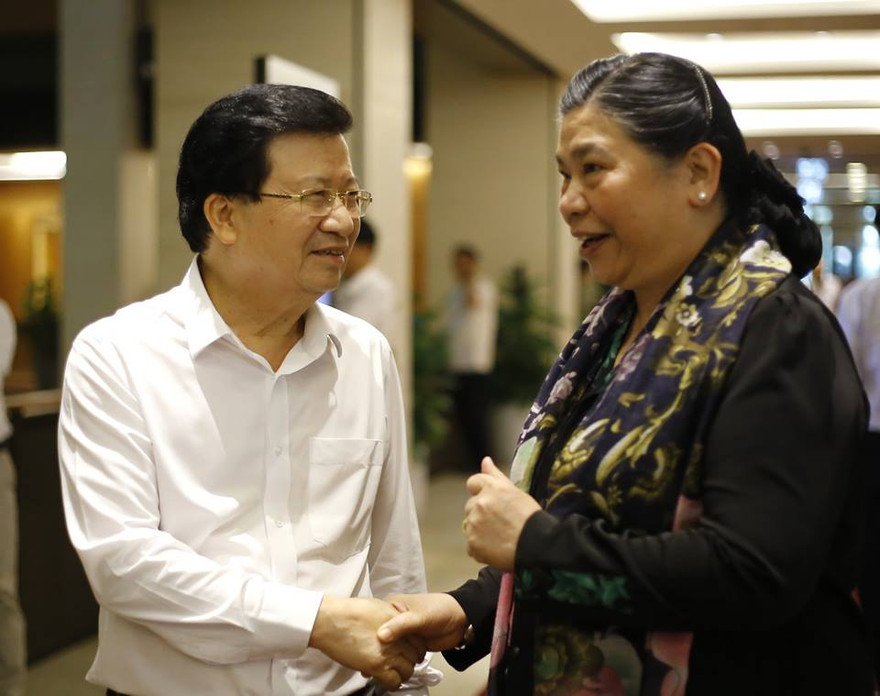 Phó Thủ tướng và Phó Chủ tịch Quốc hội bên hành lang Quốc hội. Ảnh Như Ý