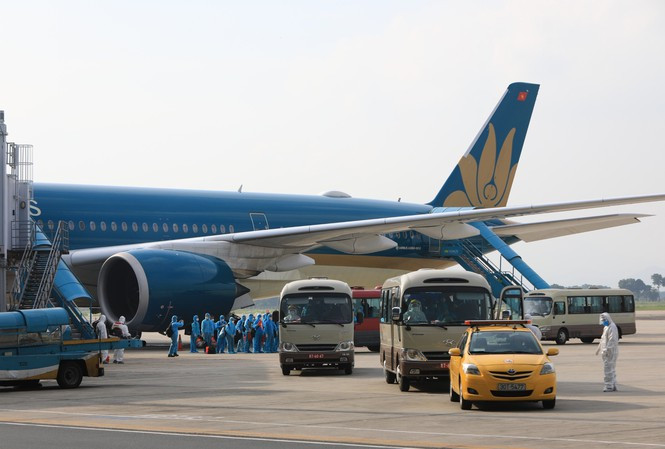 Khách nhập cảnh trên các đường bay quốc tế thường lệ nếu được khôi phục lại thời gian tới sẽ thực hiện các bước kiểm soát y tế đặc biệt.